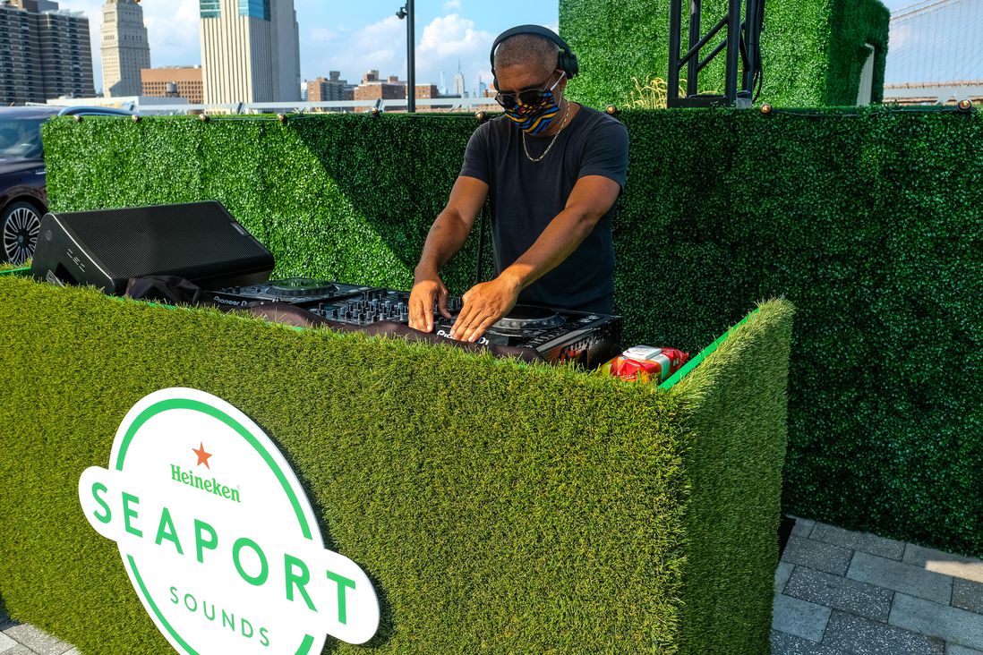 The deejay on the rooftop of Pier 17's mall